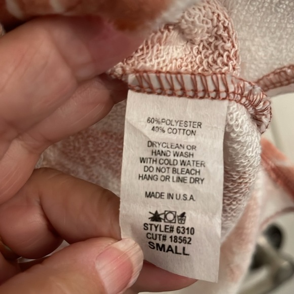 Entro tie-dyed, cotton blend on Poshmark 3/4 sleeve women’s S shirt‎ Raw edge - Picture 3 of 9